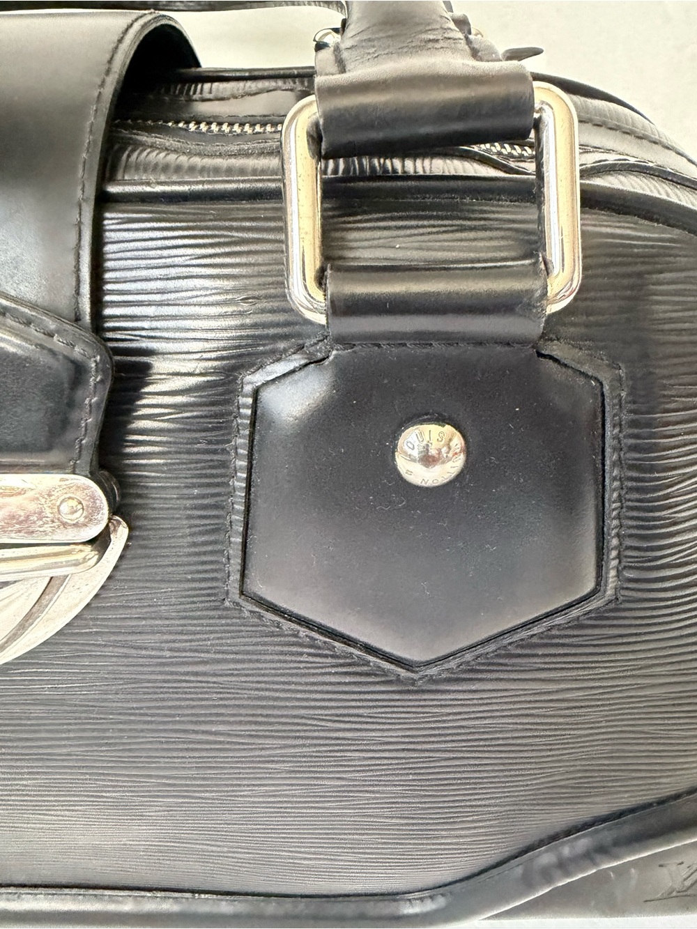 Louis Vuitton Montaigne GM Vintage Bag in Epi Leather - Picture 6 of 16